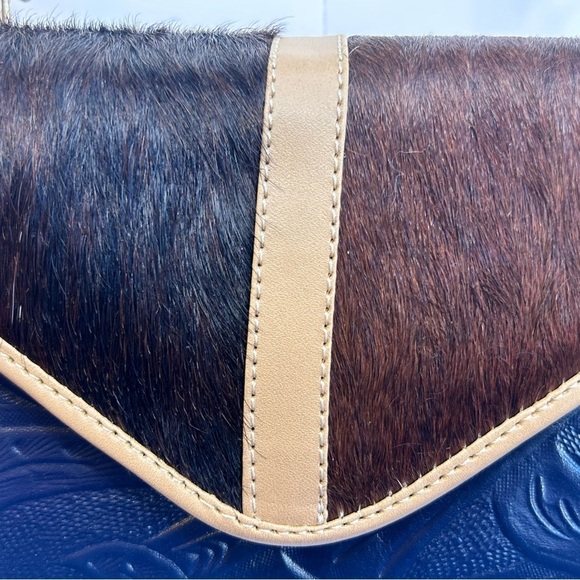 Crossbody Wallet- Tooled Mexican Hand Bag- bolsa Artisanal - Leather /Cowhide(B) - Picture 4 of 16